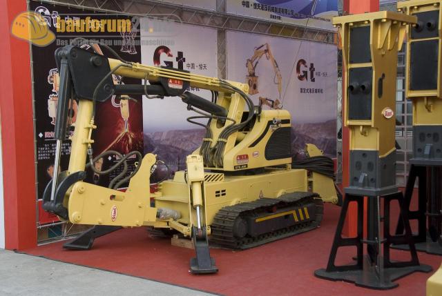 bauma_china_2008_giant_02.jpg