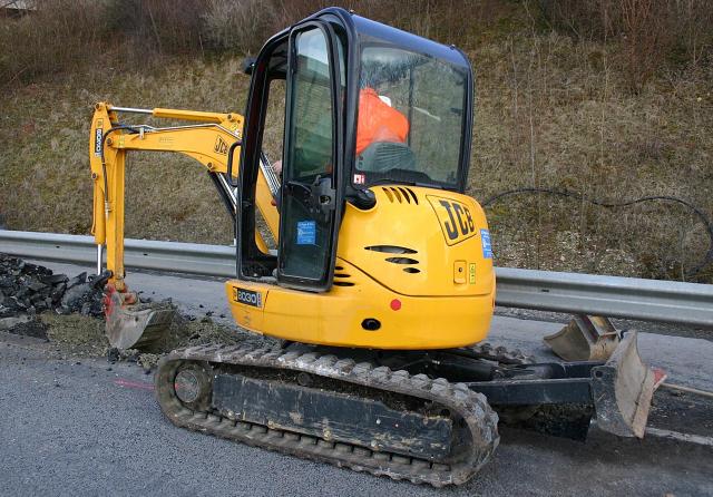 jcb_minibagger_8030.jpg