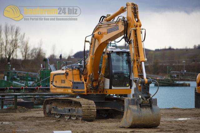 liebherr_feldtage_wyhl_2009_r906_01a.jpg