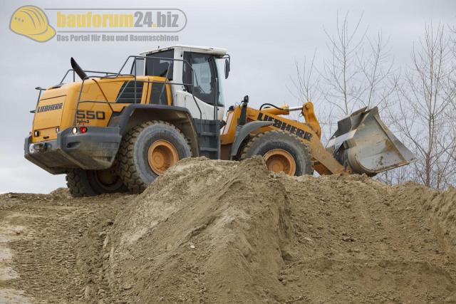 liebherr_feldtage_wyhl_2009_l550_01.jpg