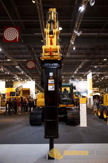 intermat_2009_caterpillar_003c.jpg