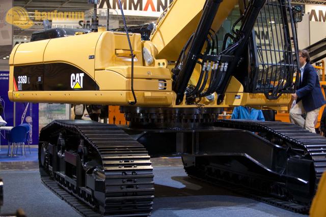 intermat_2009_caterpillar_005b.jpg