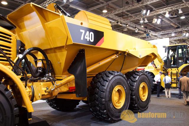 intermat_2009_caterpillar_029b.jpg