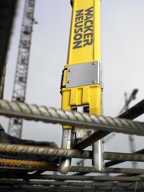 wacker_neuson_df_16_bewehrungsbindegraet_02.jpg