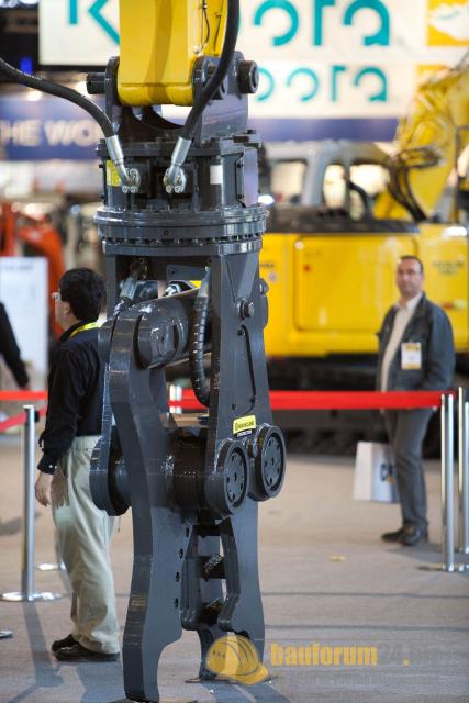 intermat_2009_new_holland_28.jpg