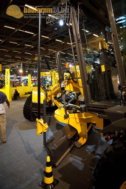 intermat_2009_new_holland_33.jpg