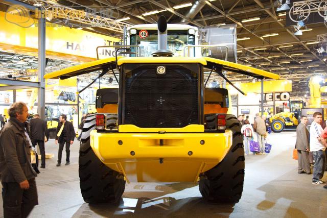 intermat_2009_new_holland_41.jpg