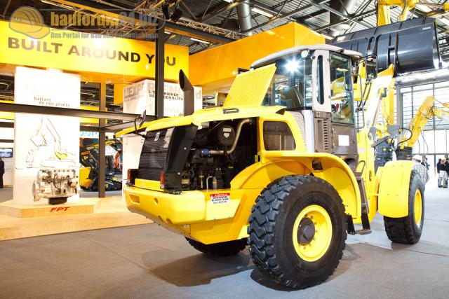 intermat_2009_new_holland_45.jpg