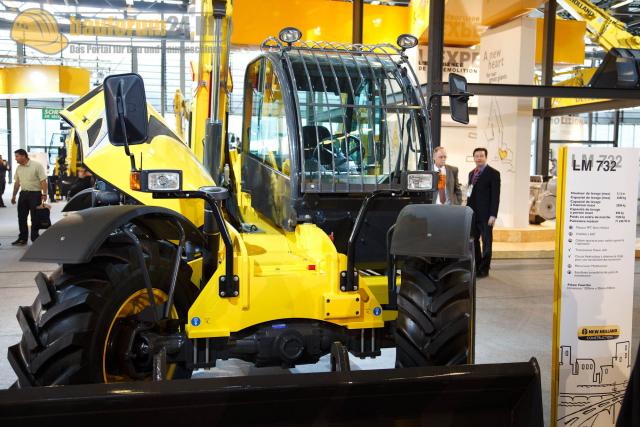 intermat_2009_new_holland_48.jpg