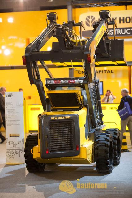 intermat_2009_new_holland_54.jpg