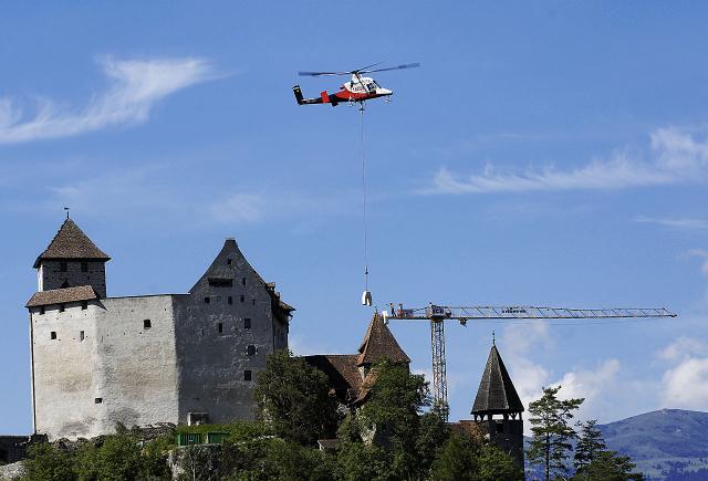 09_05_26_Liebherr_Helikoptermontage_BF.jpg