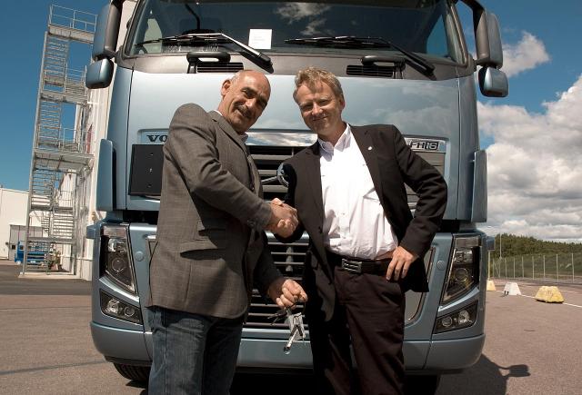 volvo_fh16_700_schluesseluebergabe.jpg