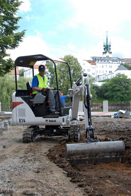 bobcat_minibagger_e14_e16_02.jpg