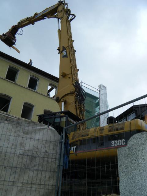 d_holz_kommt_vom_dach.jpg