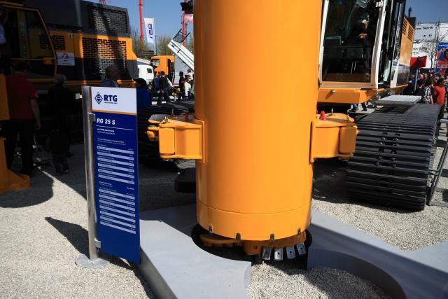 BAUMA52.JPG