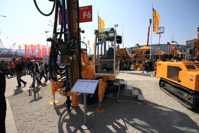BAUMA53.JPG