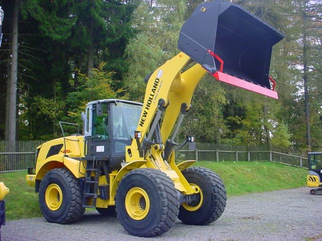 New Holland Construction/CNH Global Post-4277-1287676846_thumb