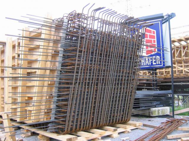13_A40___Westkreuz._Vorgefertigte_Bewehrung_des_Umlenkk_rpers_f_r_die_Spannglieder..jpg