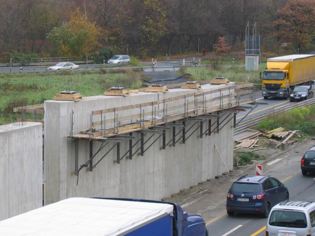 15_Neubau_Br_cke_Wattenscheider_Str.___Mittelpfeiler_mit_Gleitlager_f_r_die_Br_ckenplatte..JPG