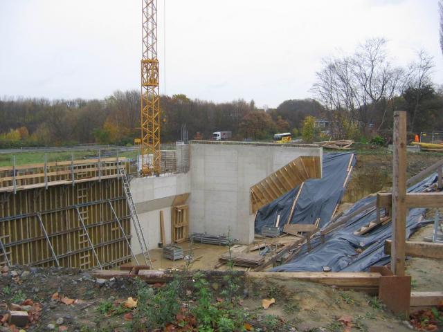 16_Neubau_Br_cke_Wattenscheider_Str.___Widerlager_mit__Fl_gelwand..JPG