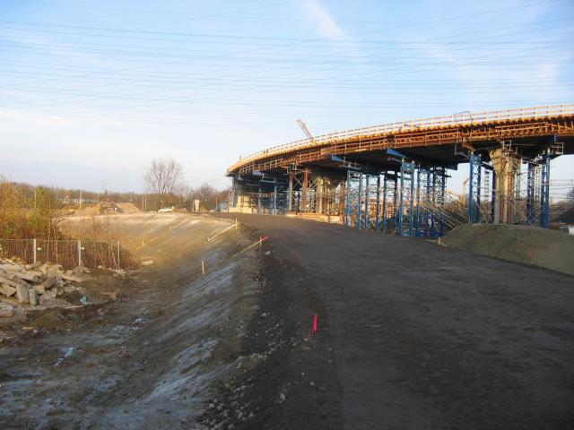 21_A_40_Westkreuz._Neue_Auffahrt_zur_A_40___FR_Essen._Der_Blick_geht_von_der_A40_zur_Wattenscheider_Str..JPG