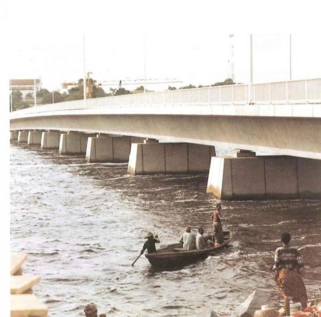 DW_Afrika_Benin_Porto_Novo_Bridge_um_1983.jpg