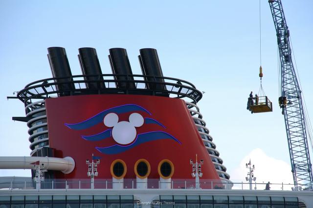 _Disney_Dream__Meyer_Werft_07._November_2010__14_.jpg