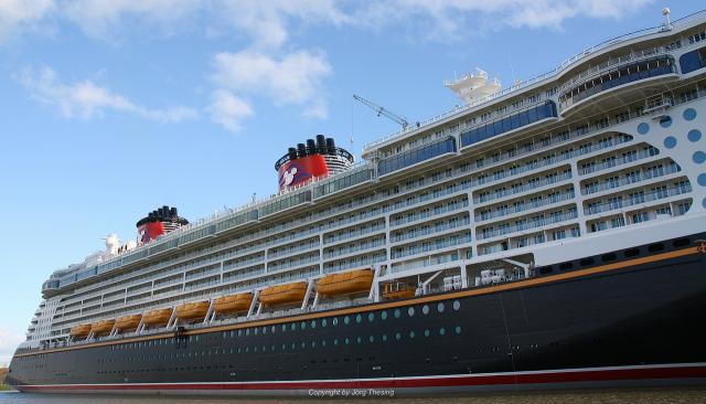 _Disney_Dream__Meyer_Werft_07._November_2010__21_.jpg