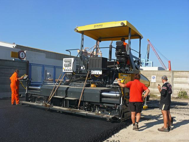 bomag_fertiger_bf800.jpg