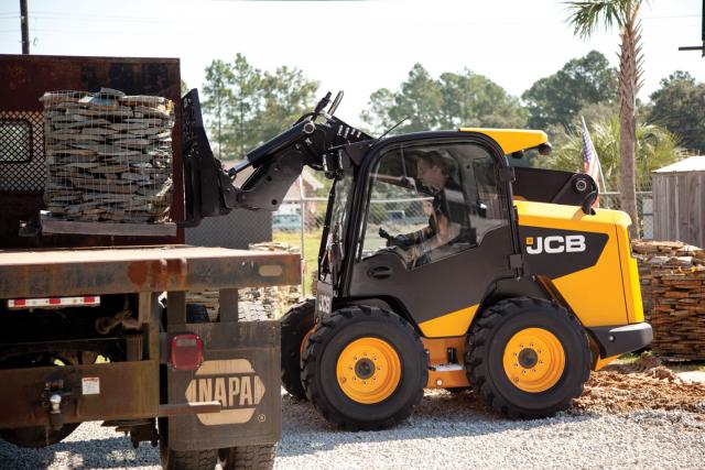 JCB_330_app_lift.jpg