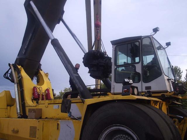 1208_Transmission_008m.jpg
