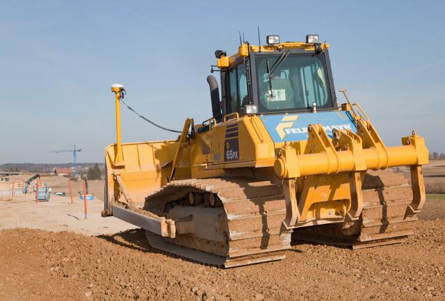 komatsu_d65px16_2.jpg