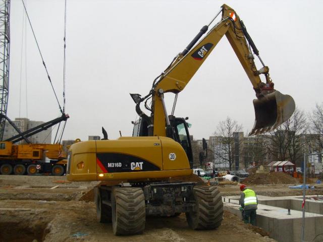 Caterpillar_M316D__Bild_01_.JPG