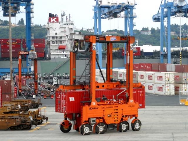 straddle_carrier_tac.jpg