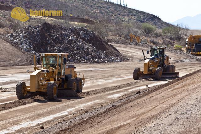 017_caterpillar_grader_in__action_1.jpg