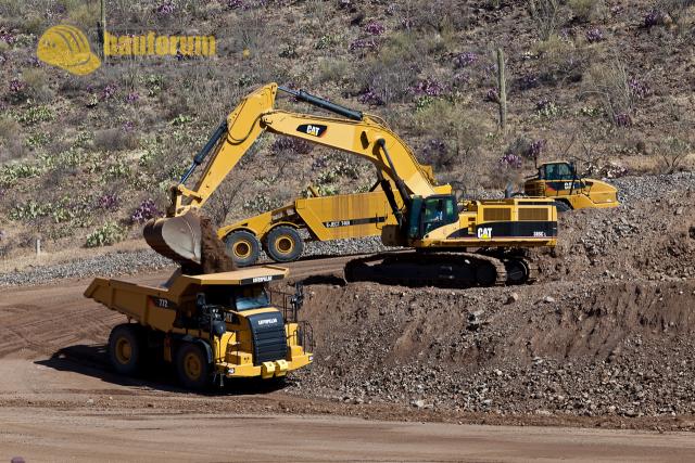 026_caterpillar_dumper_772_bagger_385c.jpg