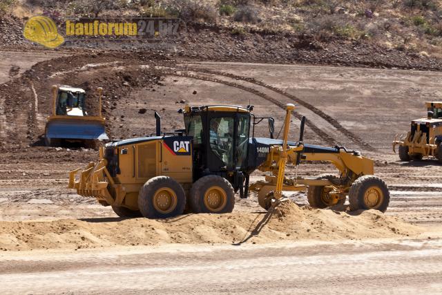 045_caterpillar_grader_140m.jpg