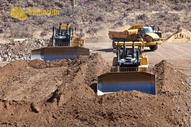 048_caterpillar_dozer_in_action.jpg