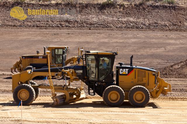 049_cat_grader_140m.jpg