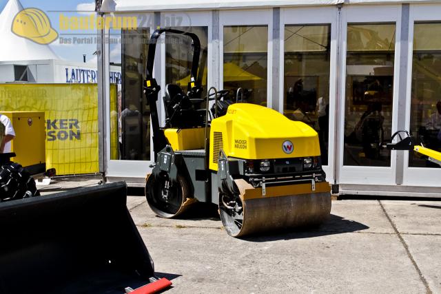 52_TiefbauLive___recycling_Aktiv_2011_wacker_neuson_rd27.jpg