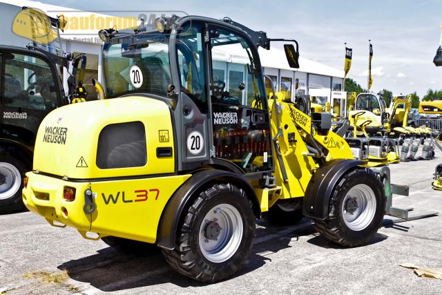 54_TiefbauLive___recycling_Aktiv_2011_wacker_neuson_wl37.jpg