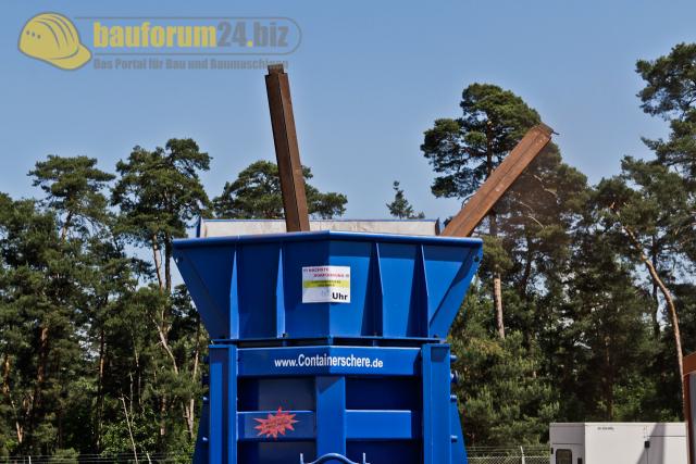 90_TiefbauLive___recycling_Aktiv_2011_containerschere.jpg