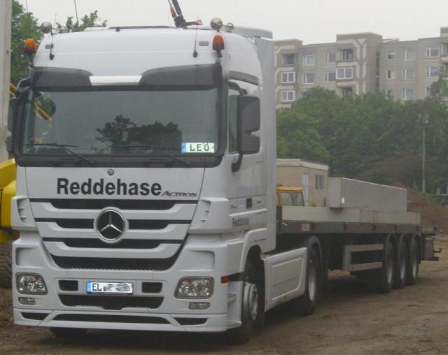 Mercedes_Benz_Actros_MP3_1844_LS_4x2_2_Megaspace.JPG