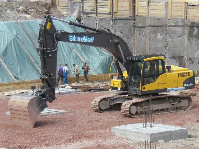 Volvo_EC_240C_NL__3_.JPG