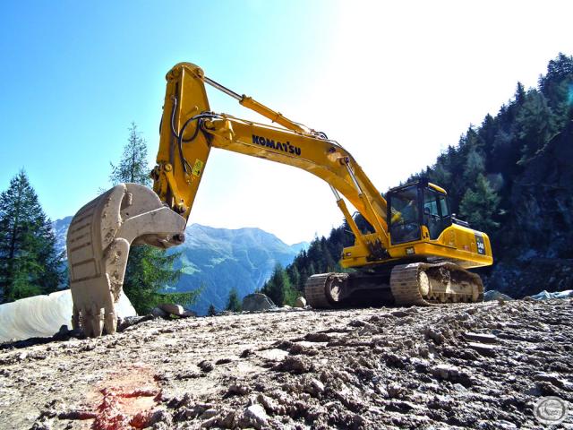 Komatsu_PC340_1.jpg