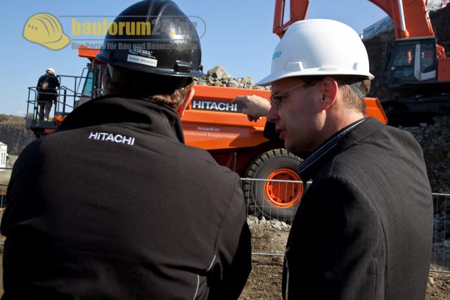 01_Hitachi870LCH_steinexpo2011.jpg