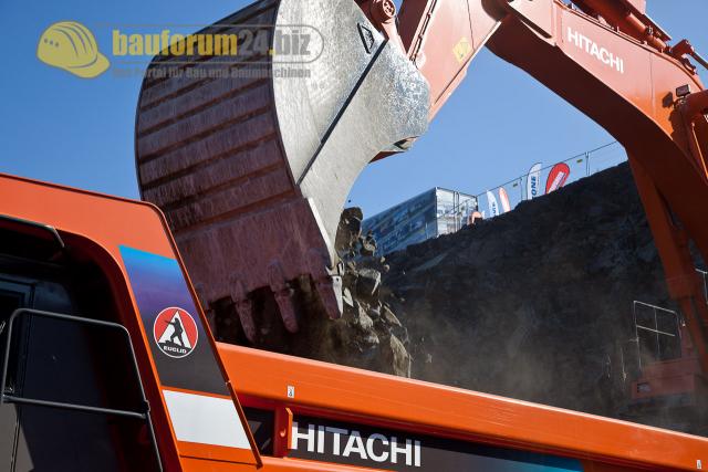 6_Hitachi870LCH_steinexpo2011.jpg