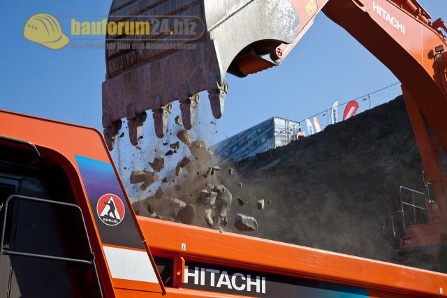 7_Hitachi870LCH_steinexpo2011.jpg