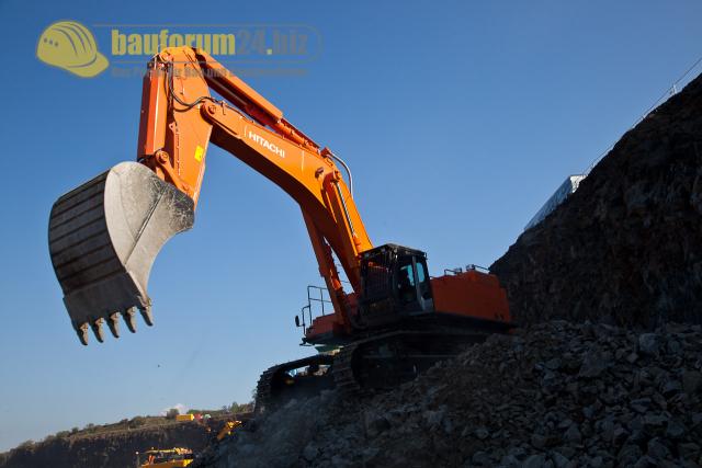 12_Hitachi870LCH_steinexpo2011.jpg