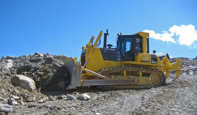 Komatsu_Dozer_D85EX_15.jpg